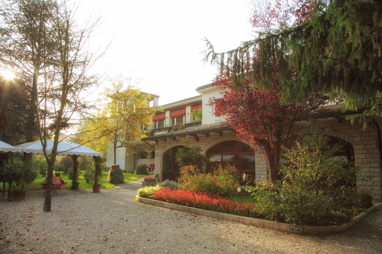 Hotel La Ginestra Acqualagna Exteriör bild